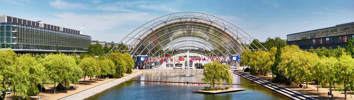 Leipziger Messe, Ansicht Messesee mit Glashalle Leipziger Messe, Ansicht Messesee mit Glashalle